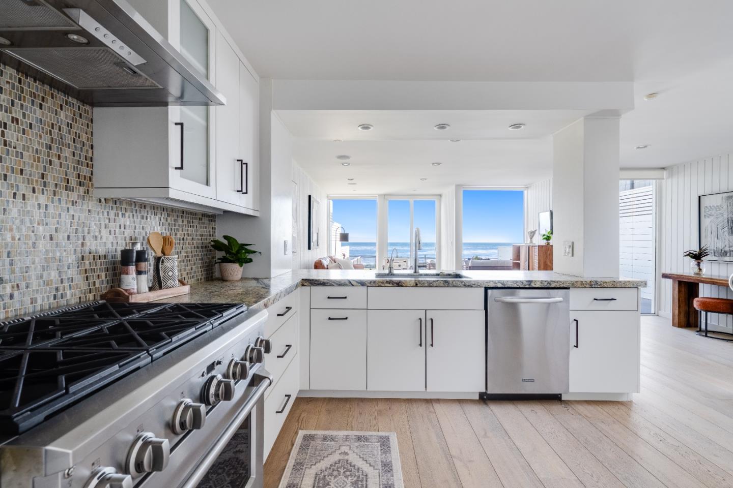 9 Rockview Drive