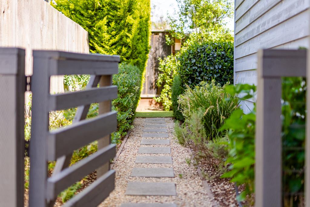 524 Middlefield Drive