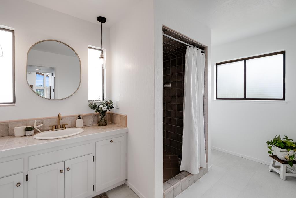 524 Middlefield Drive