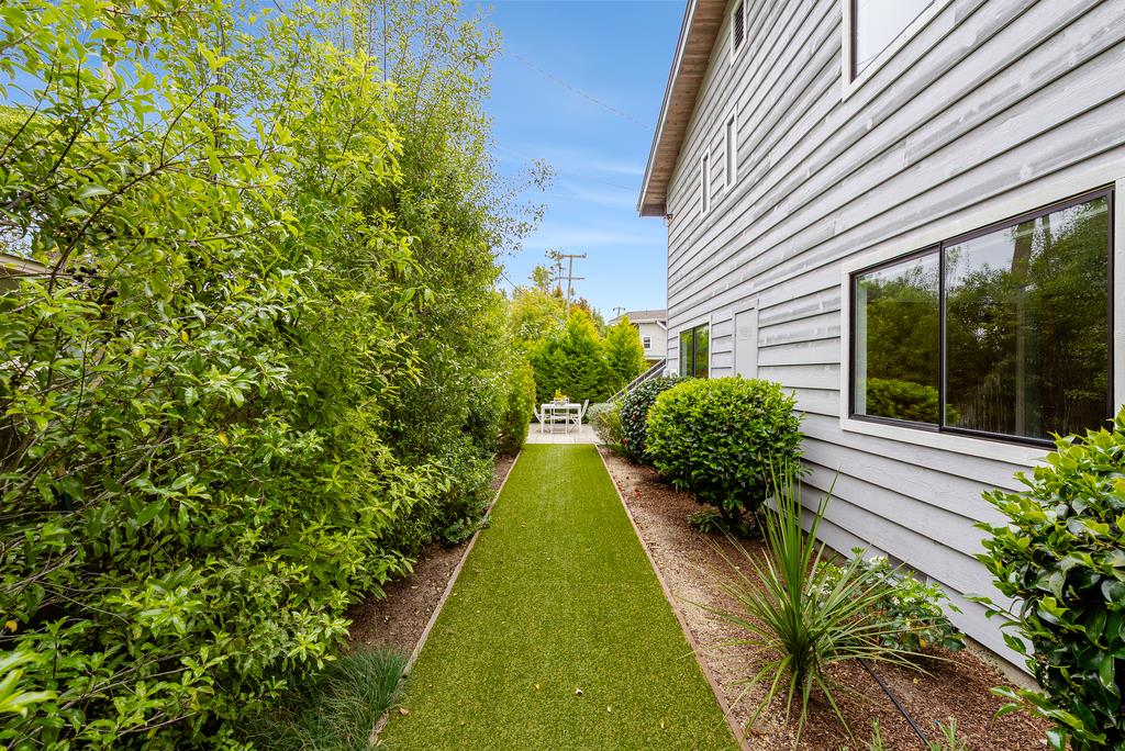 524 Middlefield Drive