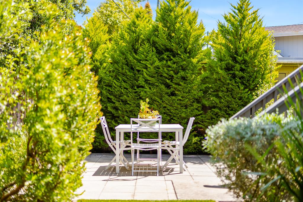 524 Middlefield Drive