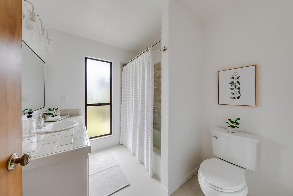 524 Middlefield Drive