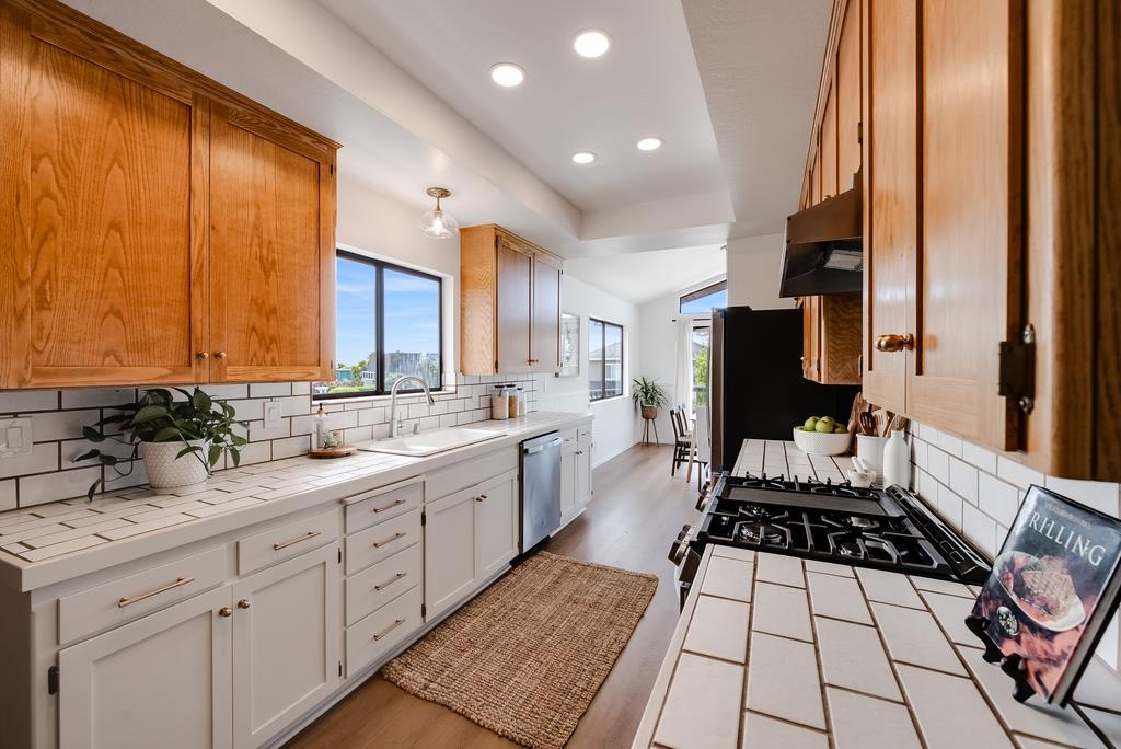 524 Middlefield Drive