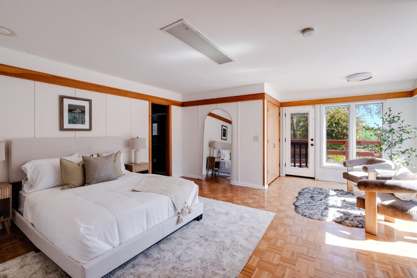899 Calabasas Road