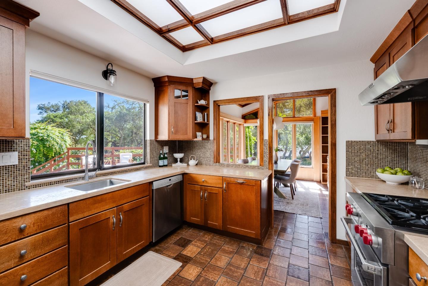 899 Calabasas Road