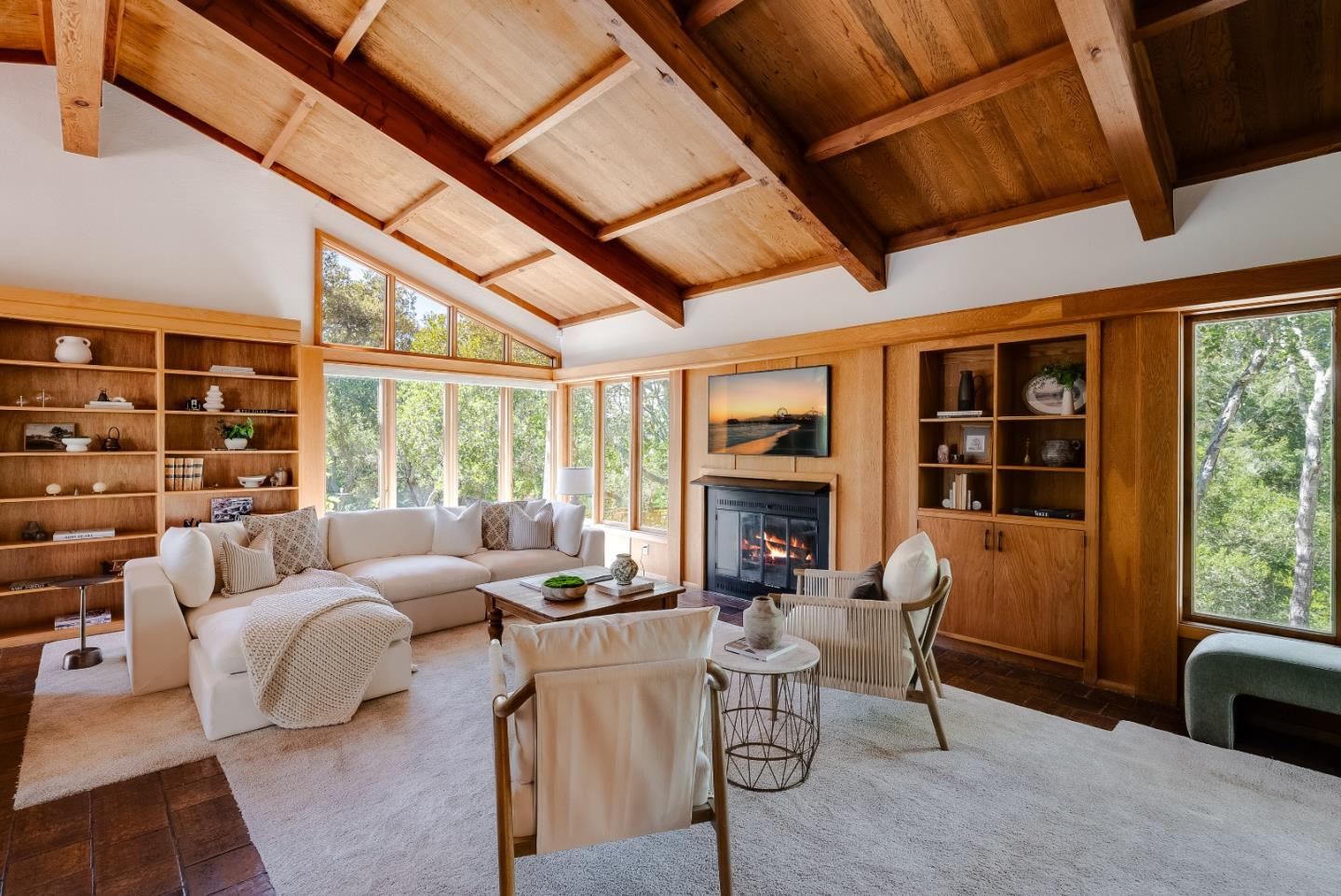 899 Calabasas Road