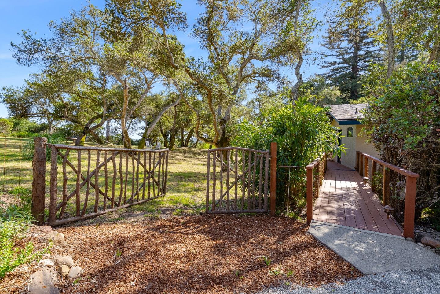 899 Calabasas Road