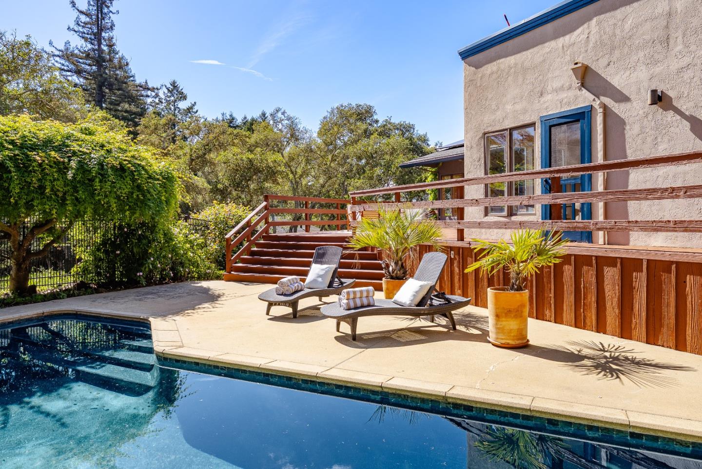 899 Calabasas Road
