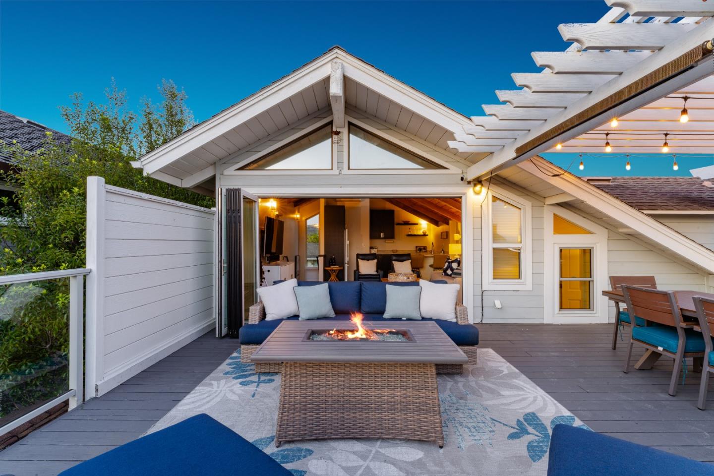 129 Santa Cruz Avenue