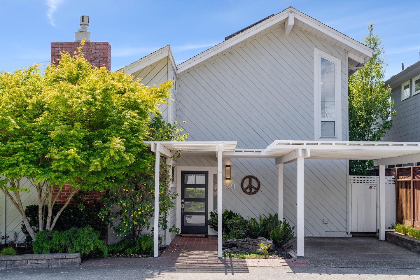 129 Santa Cruz Avenue
