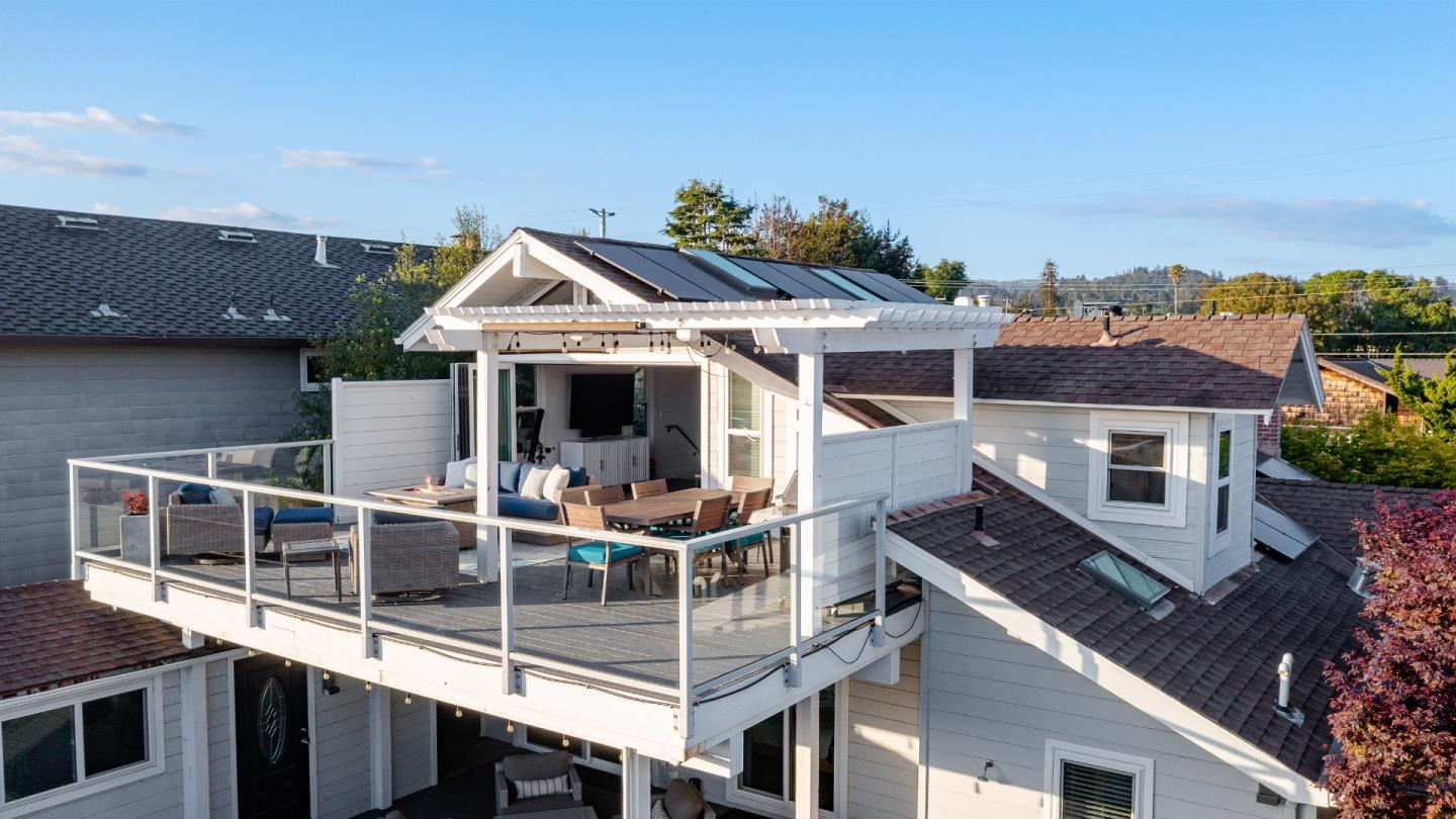 129 Santa Cruz Avenue