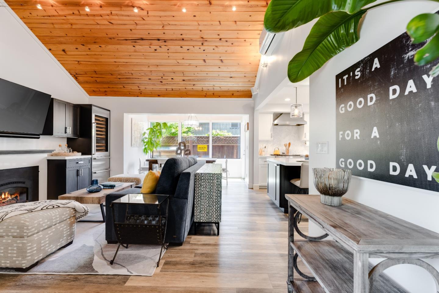 129 Santa Cruz Avenue