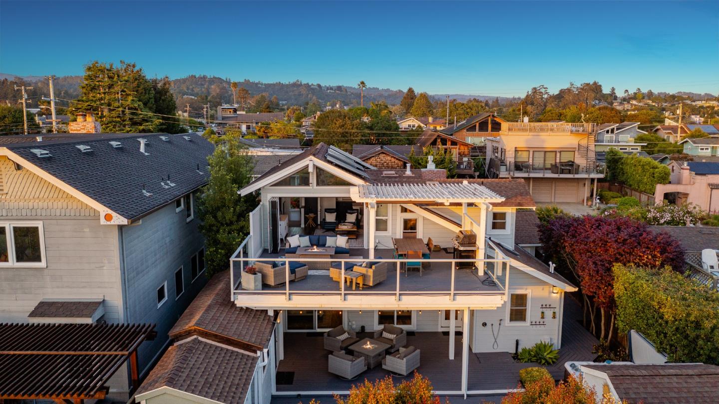 129 Santa Cruz Avenue