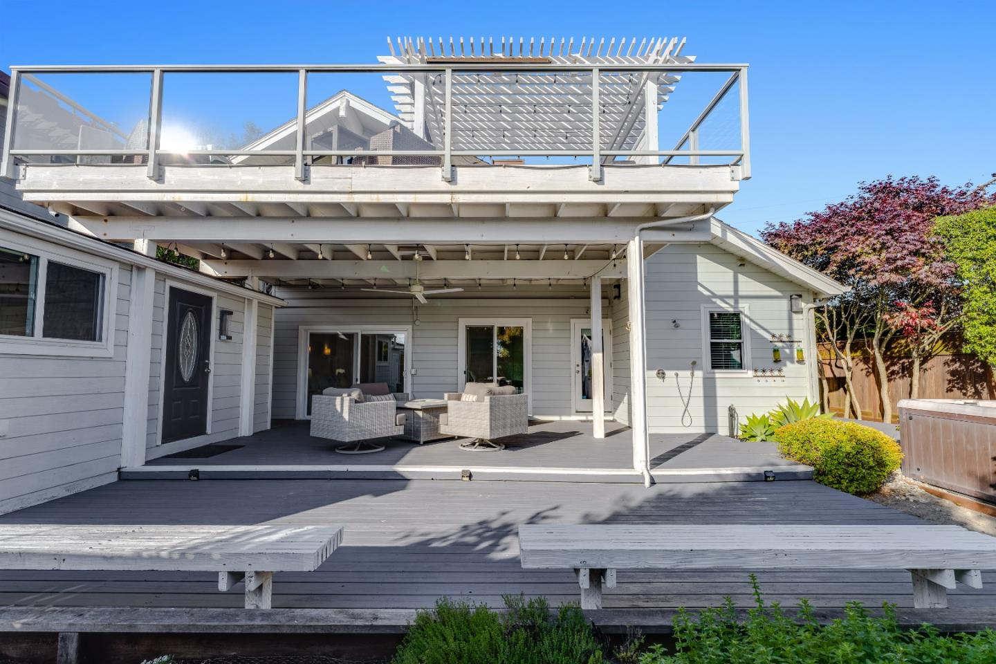 129 Santa Cruz Avenue