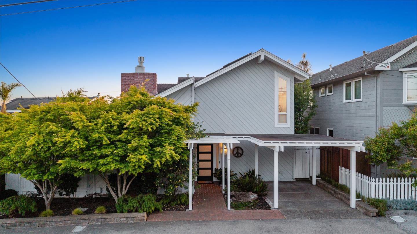 129 Santa Cruz Avenue