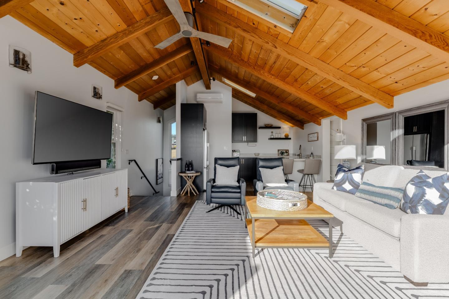 129 Santa Cruz Avenue