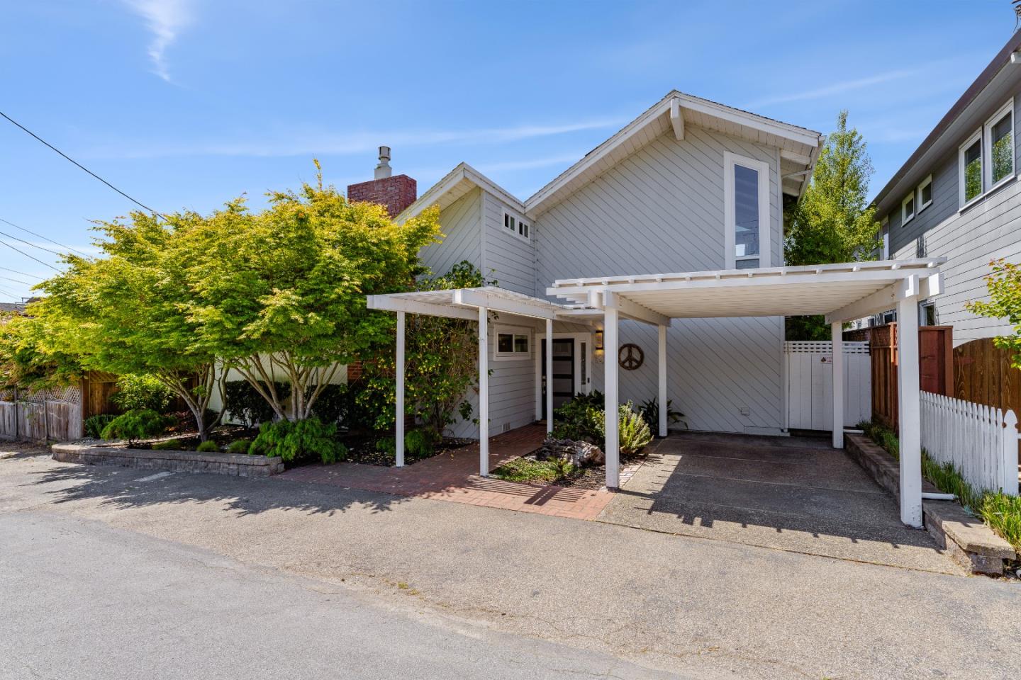 129 Santa Cruz Avenue