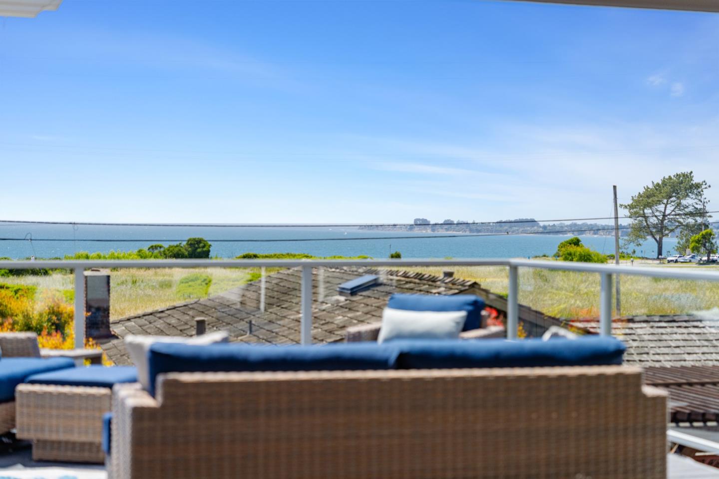 129 Santa Cruz Avenue