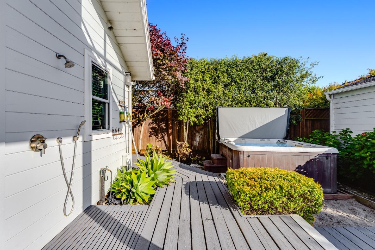 129 Santa Cruz Avenue