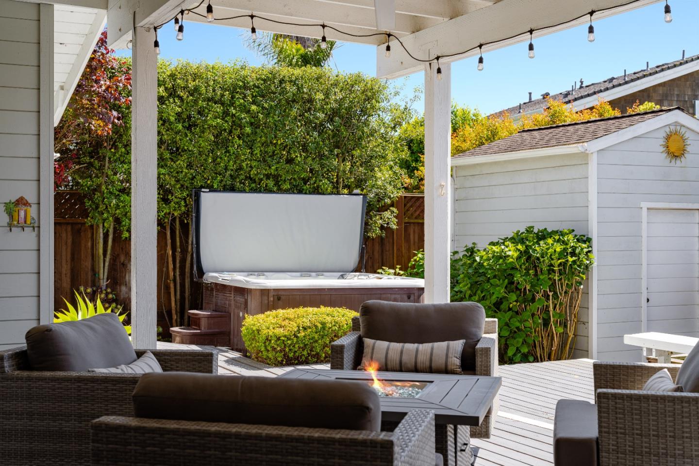 129 Santa Cruz Avenue