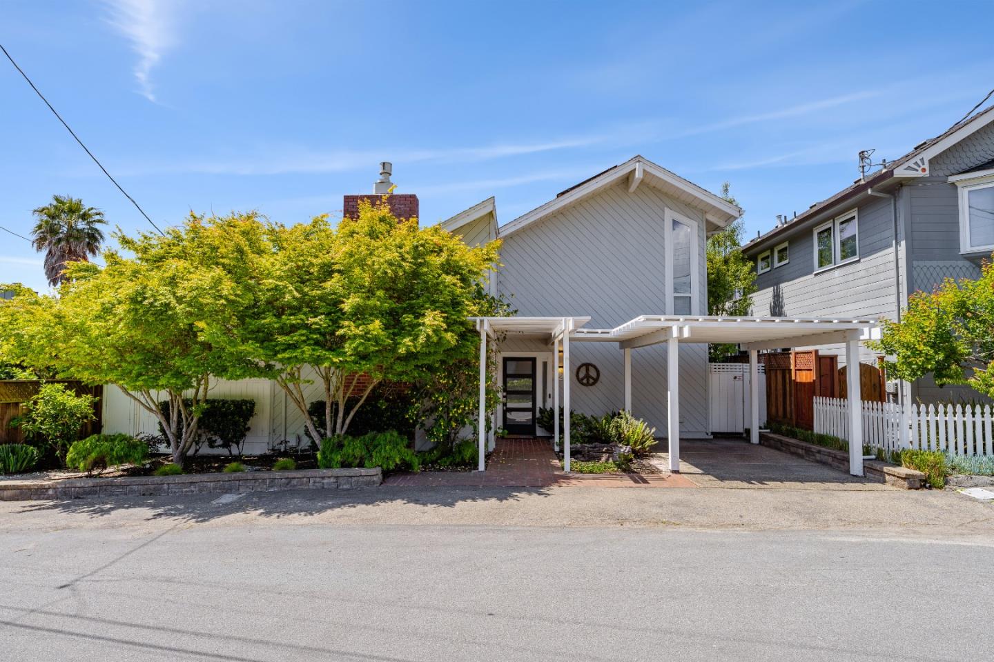 129 Santa Cruz Avenue