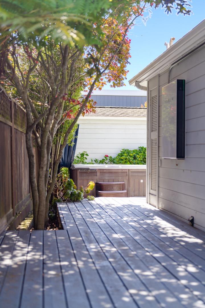 129 Santa Cruz Avenue