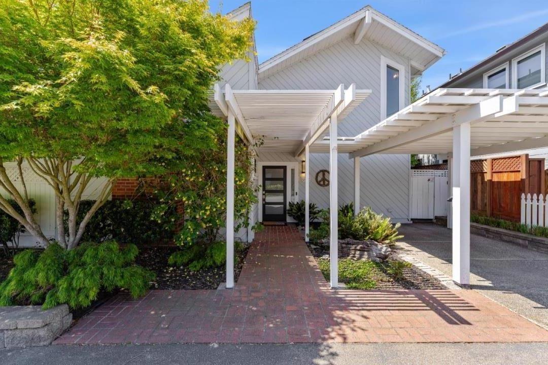 129 Santa Cruz Avenue