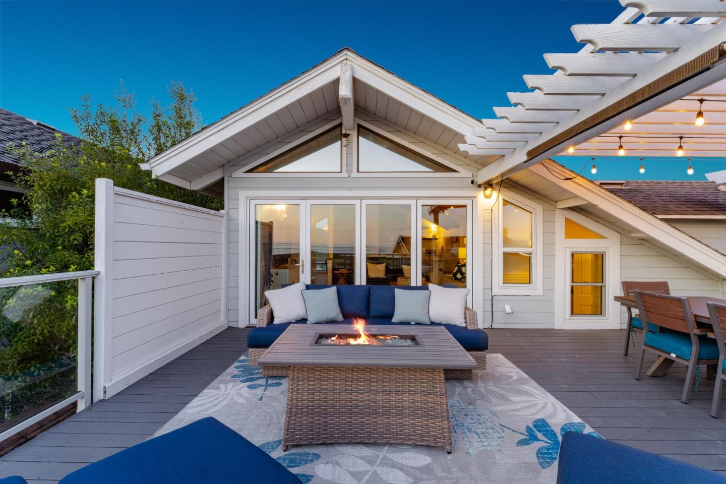 129 Santa Cruz Avenue