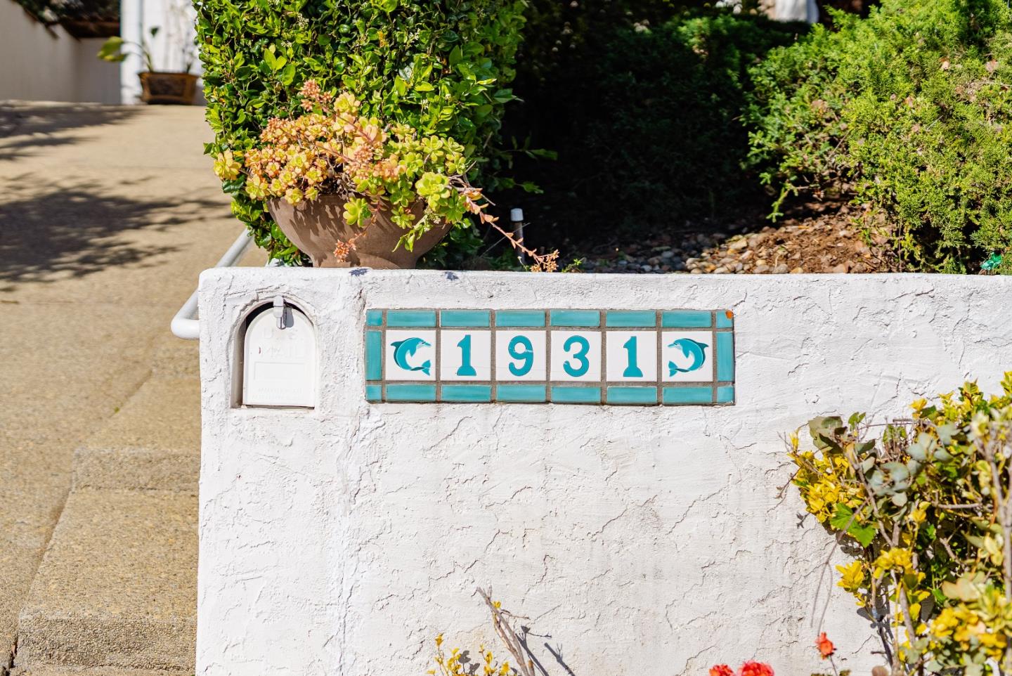 1931 Dolphin Drive