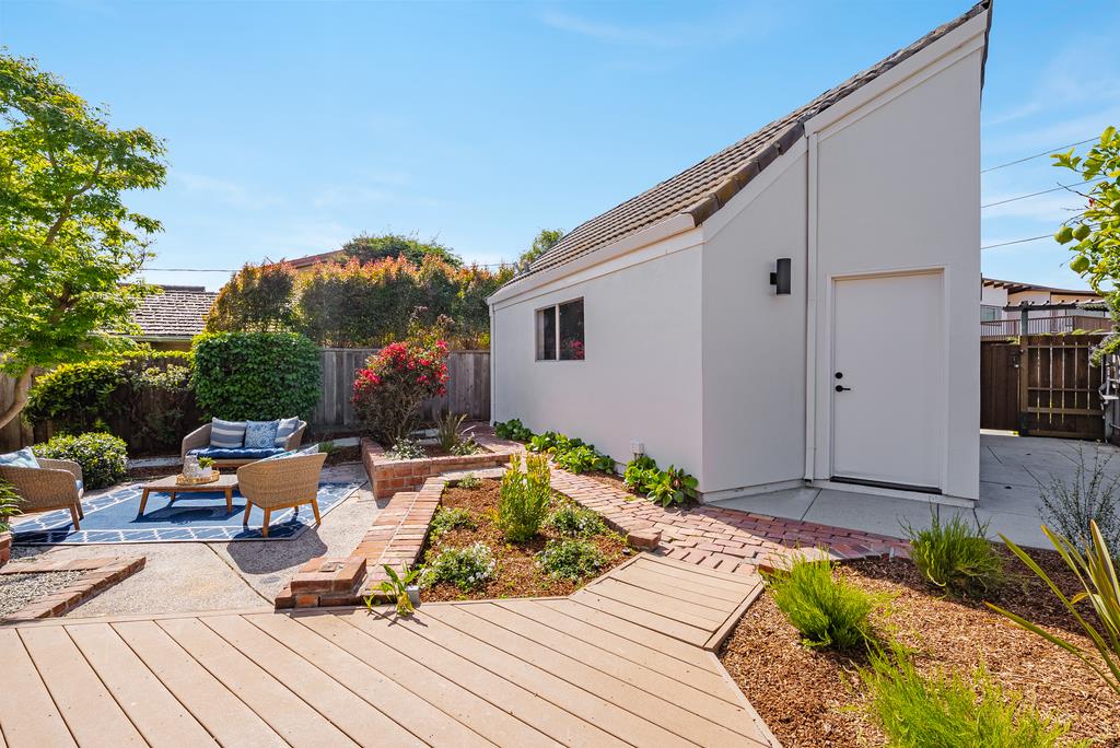 1212 West Cliff Drive