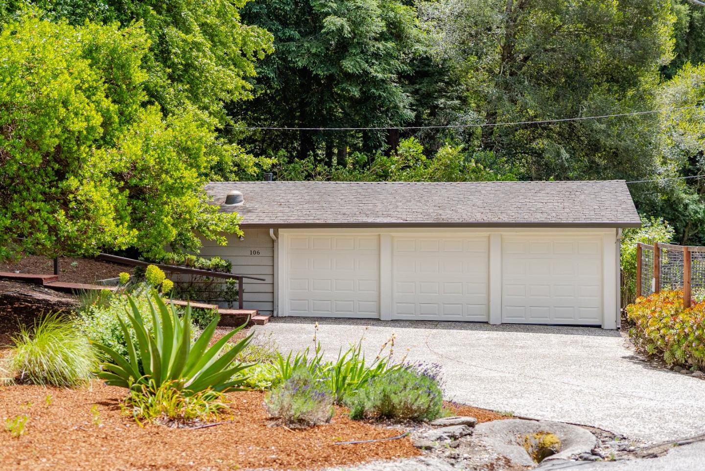 106 Hidden Drive