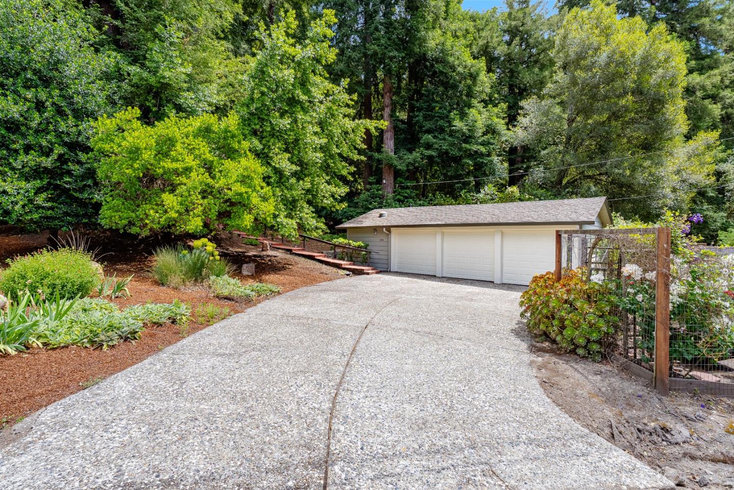 106 Hidden Drive
