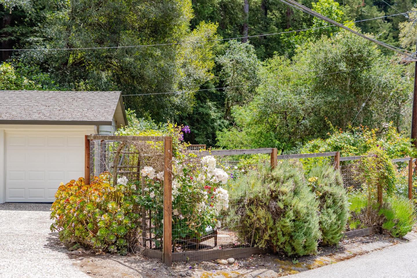 106 Hidden Drive