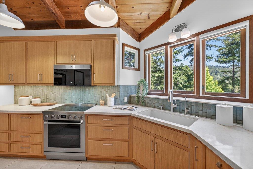 2030 Sparrow Valley RD