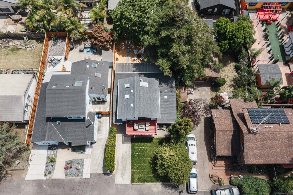 462 Hampstead WAY