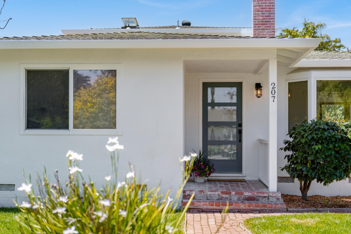 207 Kingsbury DR