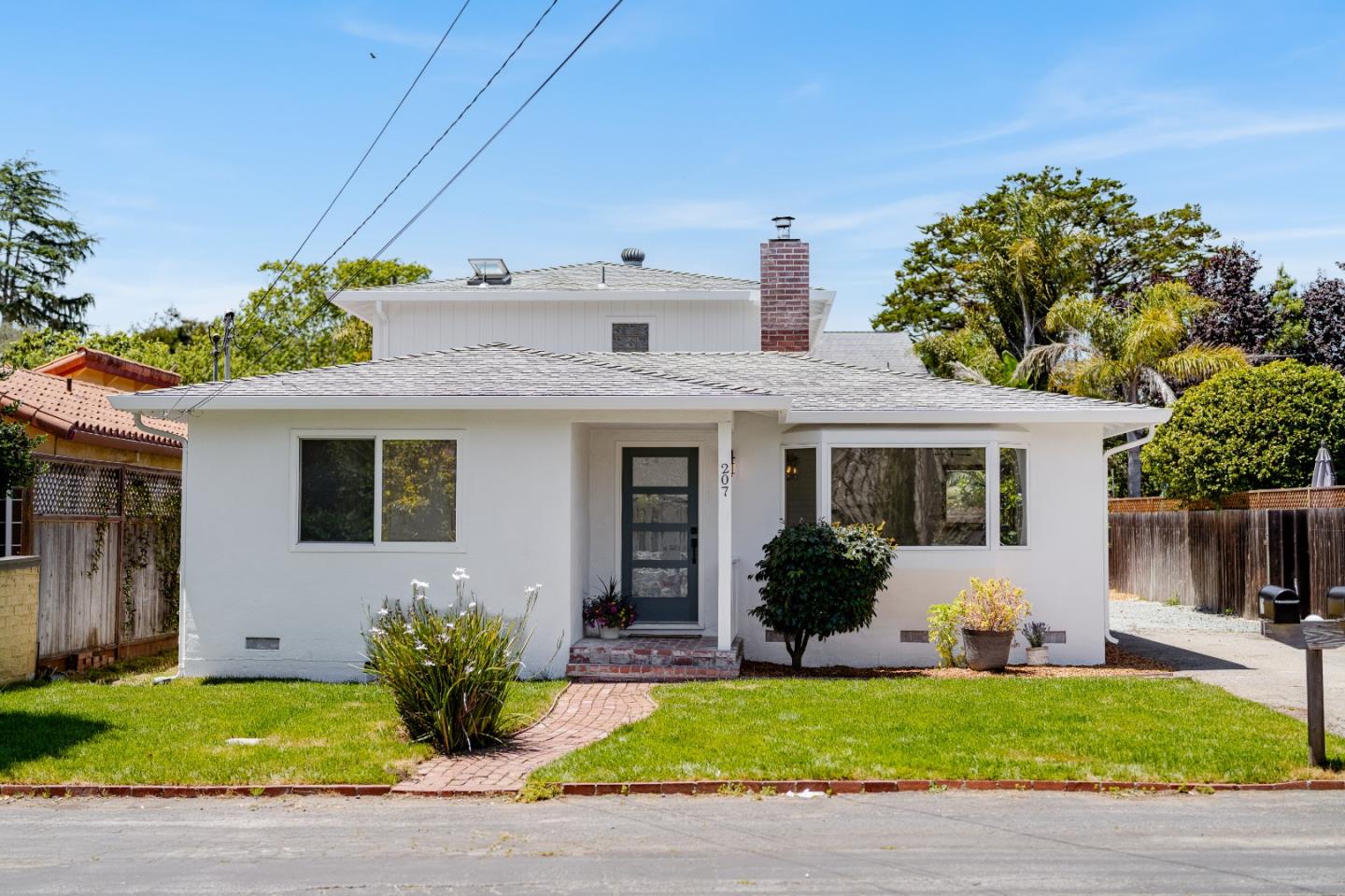 207 Kingsbury DR
