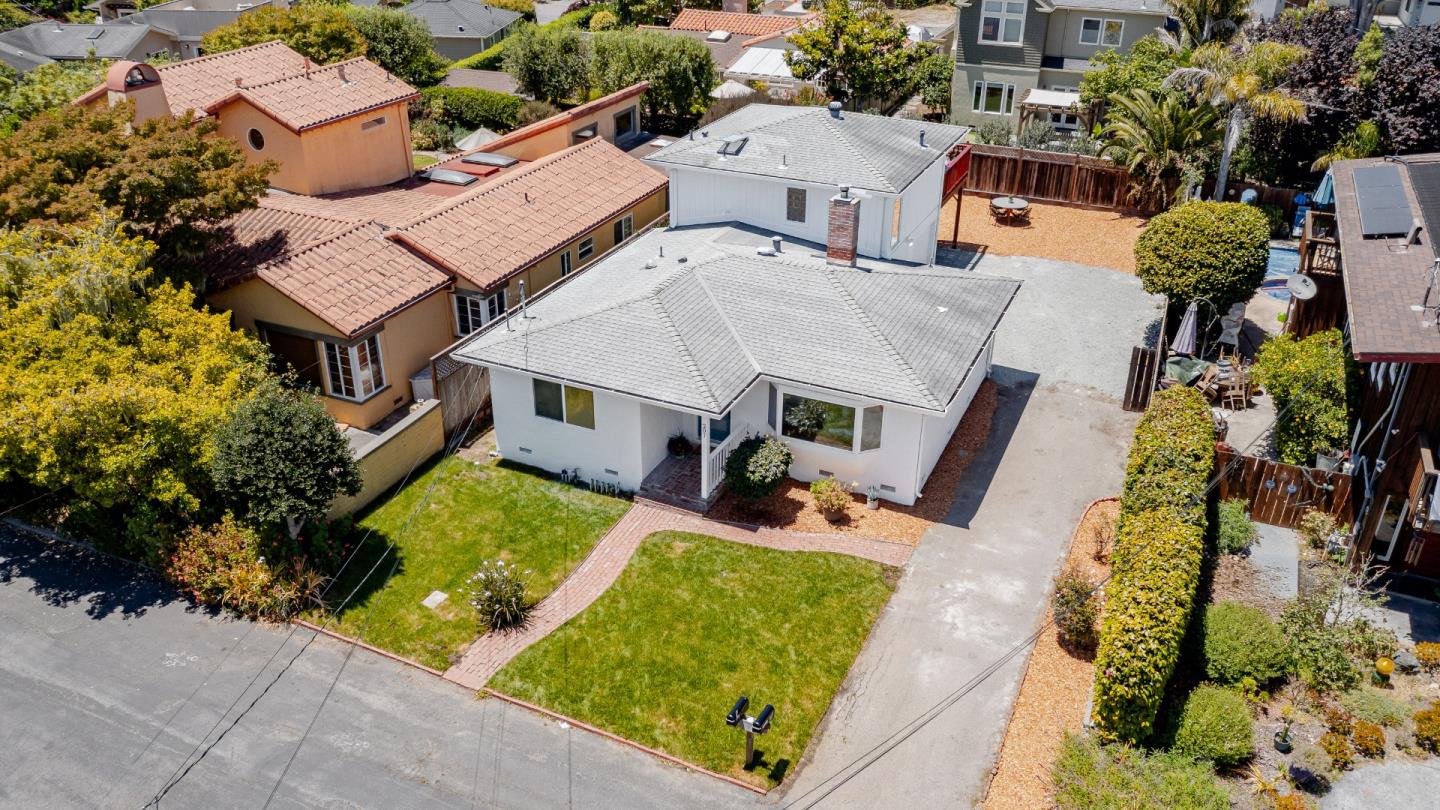 207 Kingsbury DR