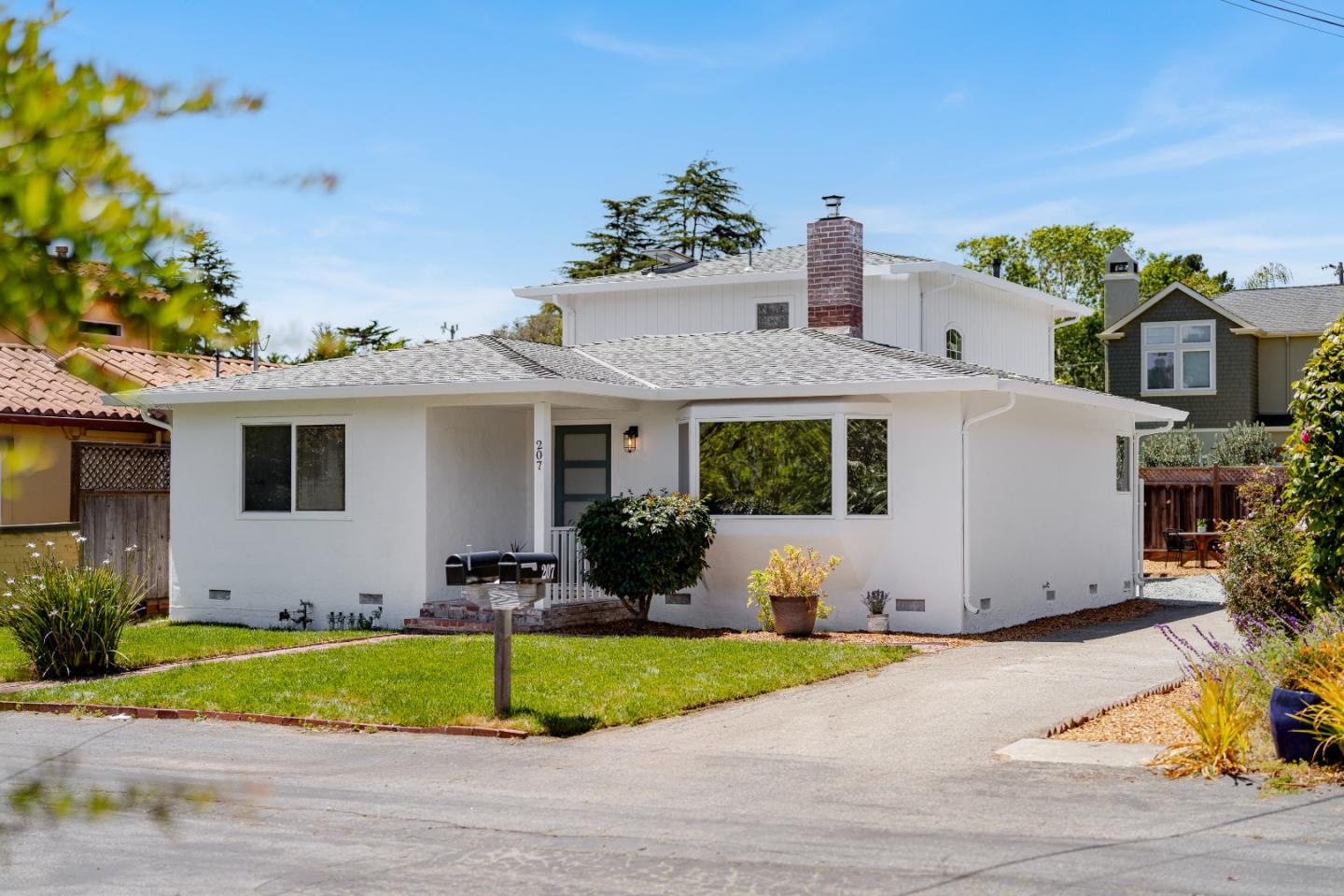 207 Kingsbury DR
