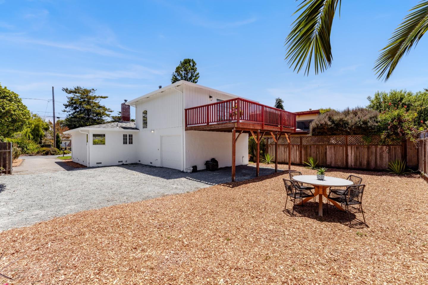 207 Kingsbury DR