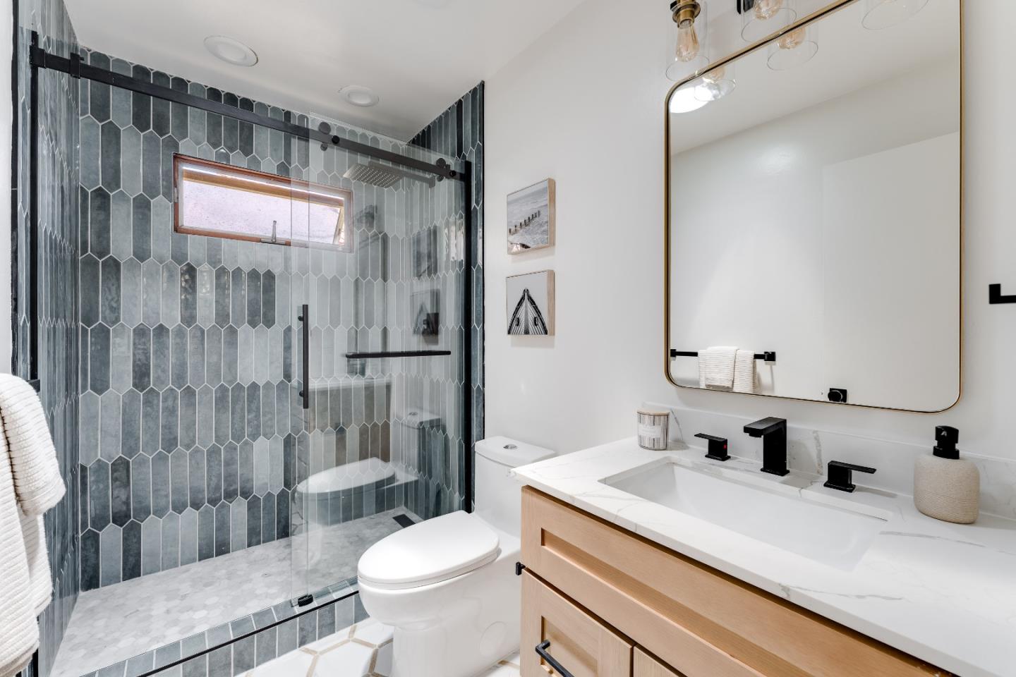 207 Kingsbury DR