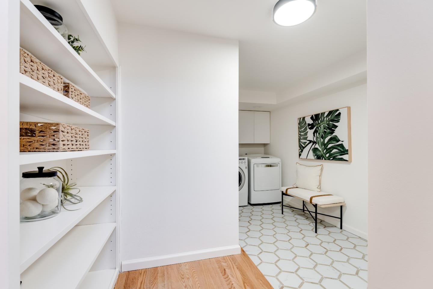 207 Kingsbury DR