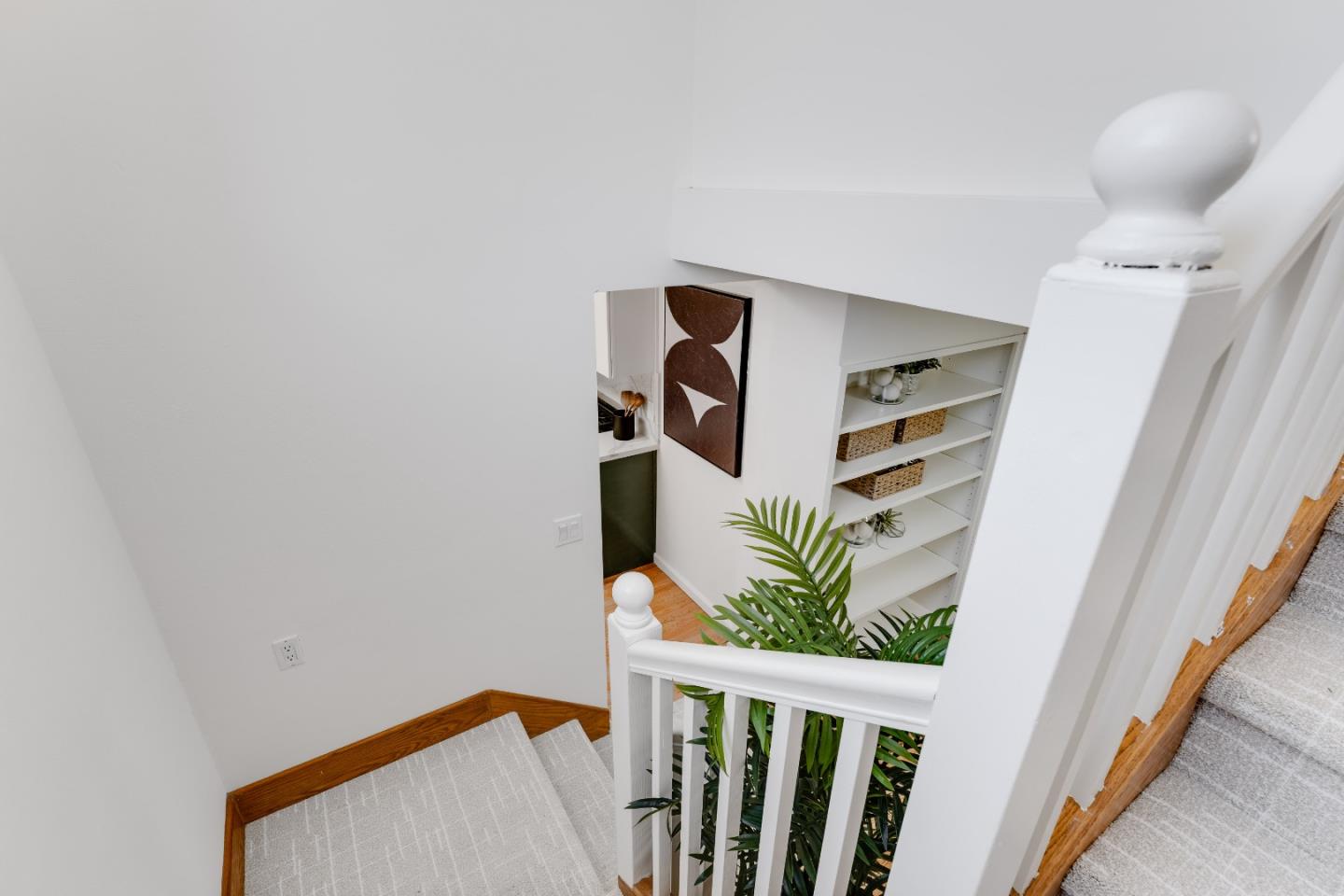 207 Kingsbury DR