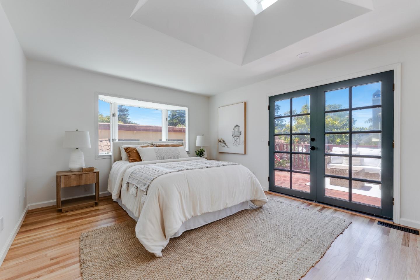 207 Kingsbury DR