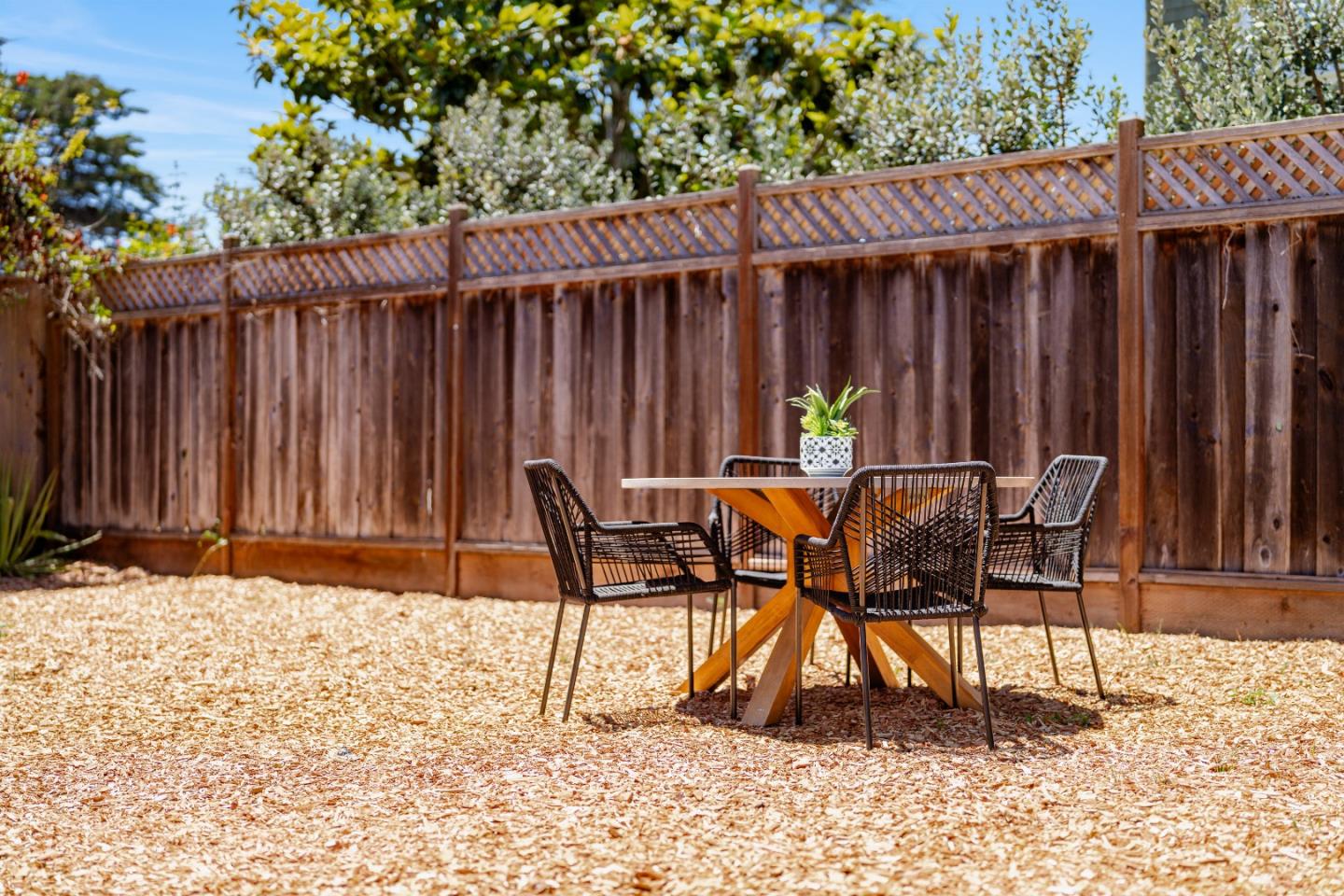 207 Kingsbury DR
