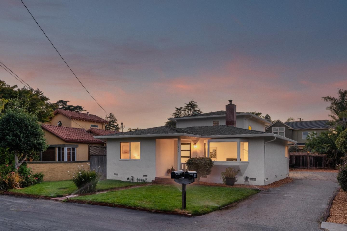 207 Kingsbury DR
