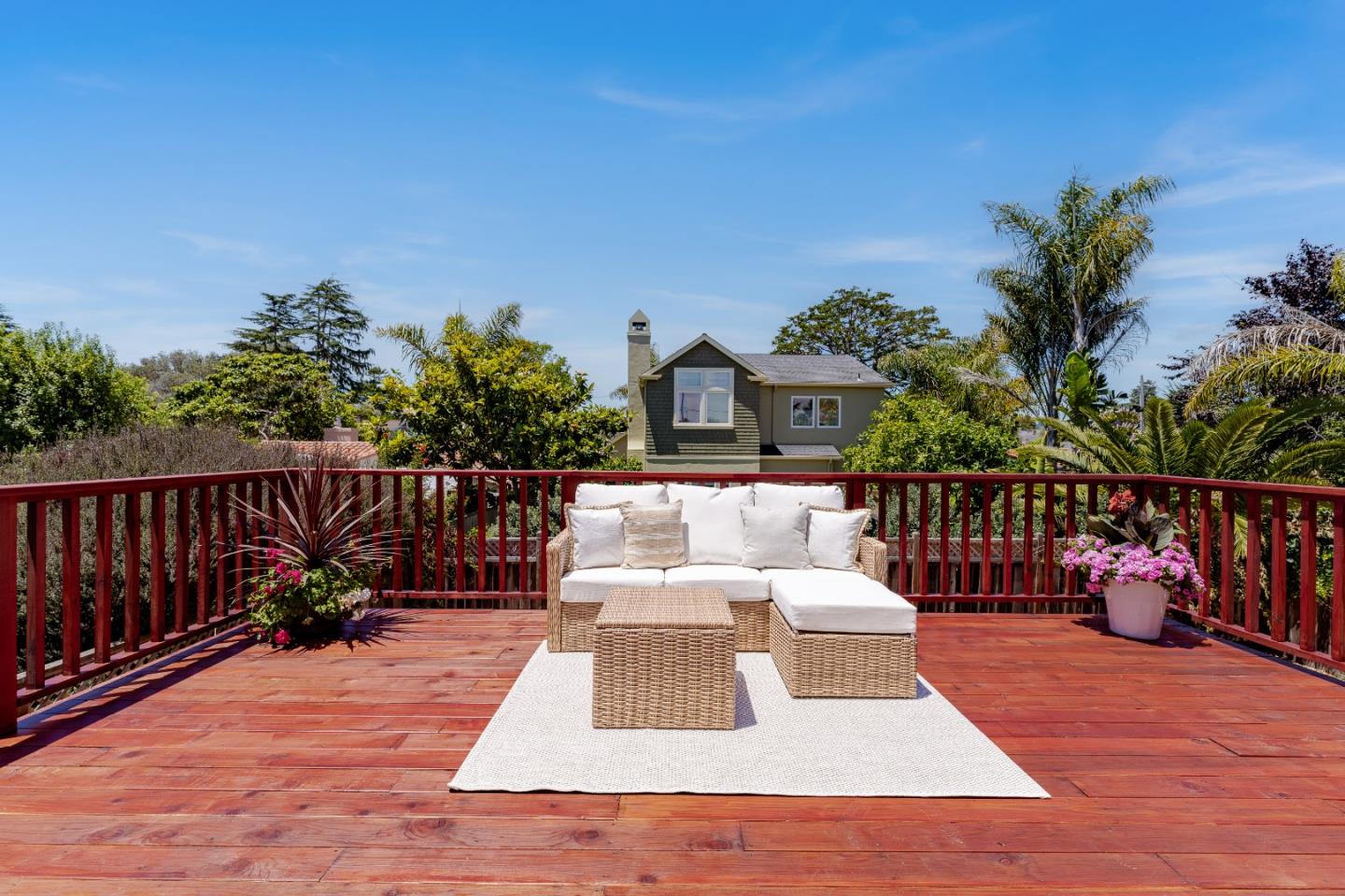 207 Kingsbury DR