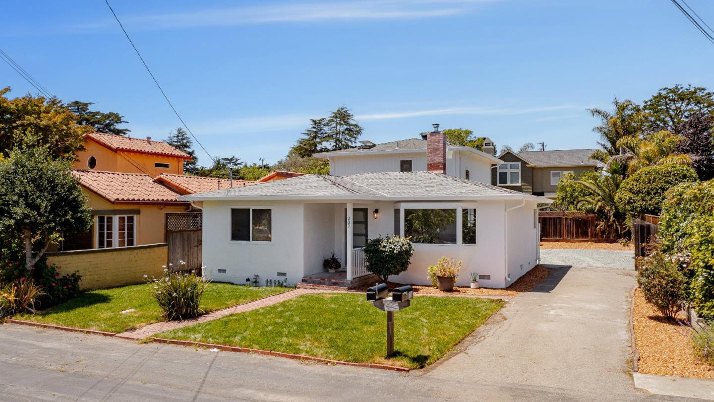 207 Kingsbury DR