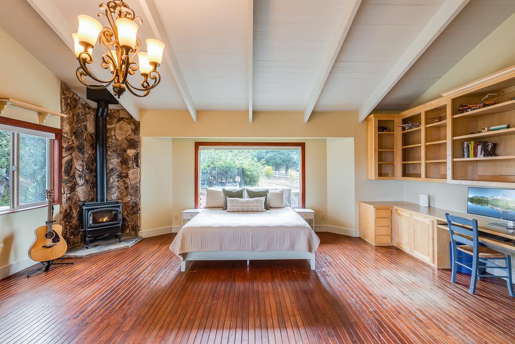 1501 Hidden Valley RD