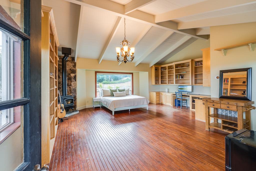 1501 Hidden Valley RD